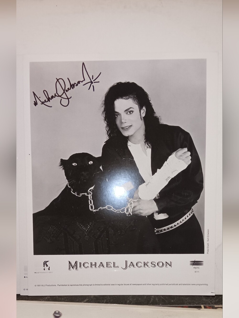Michael Jackson Signature Photo used